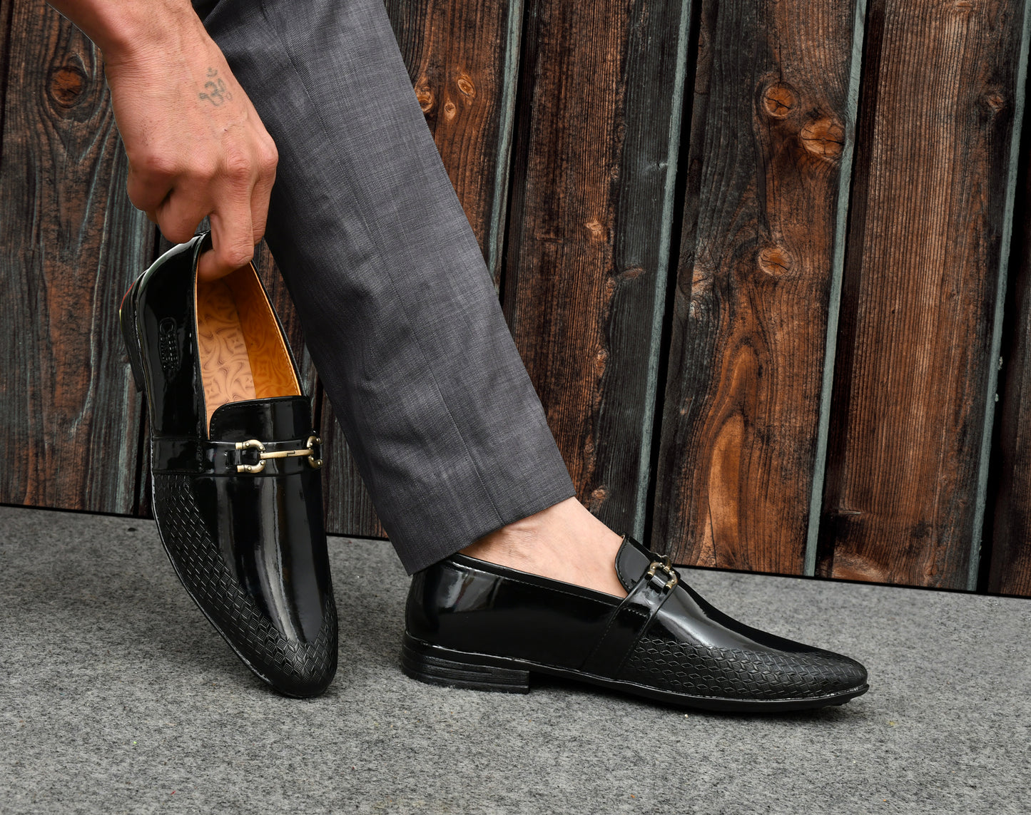 Pointed-toe Shiny Slip-ons for Men with Embossed Pattern | Black