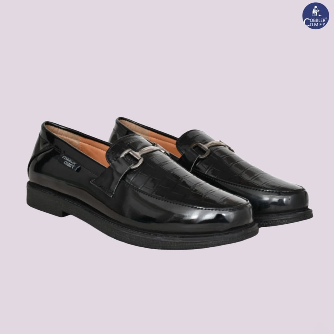 Croco Pattern Slip-on for Men with Metallic Buckle | Black